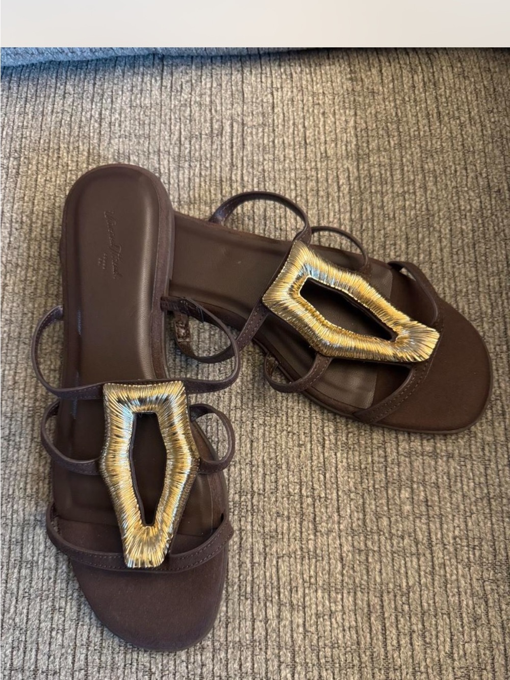 Women’s Size 9 Universal Thread memory foam insole brown sandals with gold
